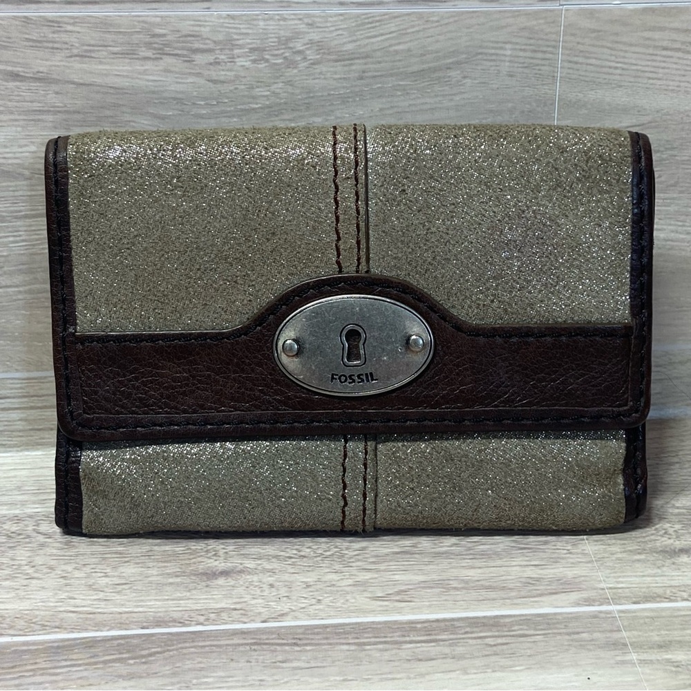 FOSSIL‎ / Ladies Brown Leather and Tan Metallic Tri Fold Wallet